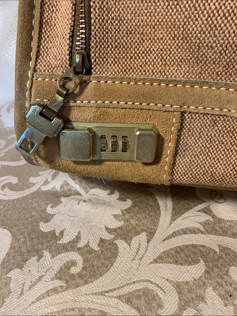 Vintage Classic Tweed 2 Piece Travel Set in Tan Canvas and Leather Trim - Picture 4 of 16